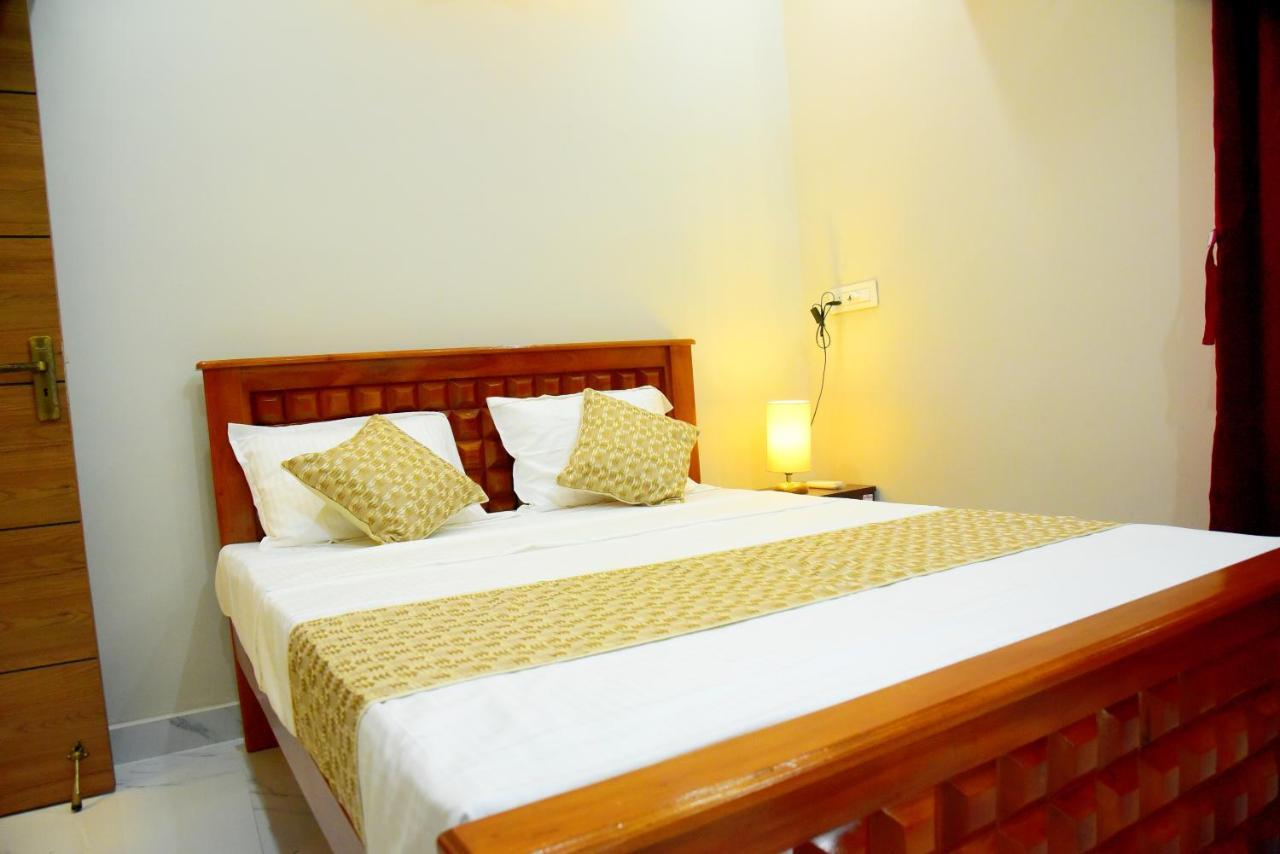 Sri Apartment 2Bhk For Familys Couples Parking A2 Puducherry Buitenkant foto