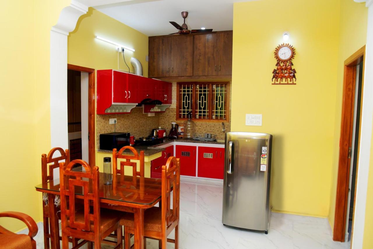 Sri Apartment 2Bhk For Familys Couples Parking A2 Puducherry Buitenkant foto