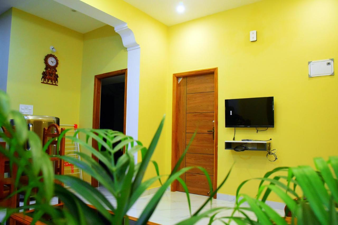 Sri Apartment 2Bhk For Familys Couples Parking A2 Puducherry Buitenkant foto