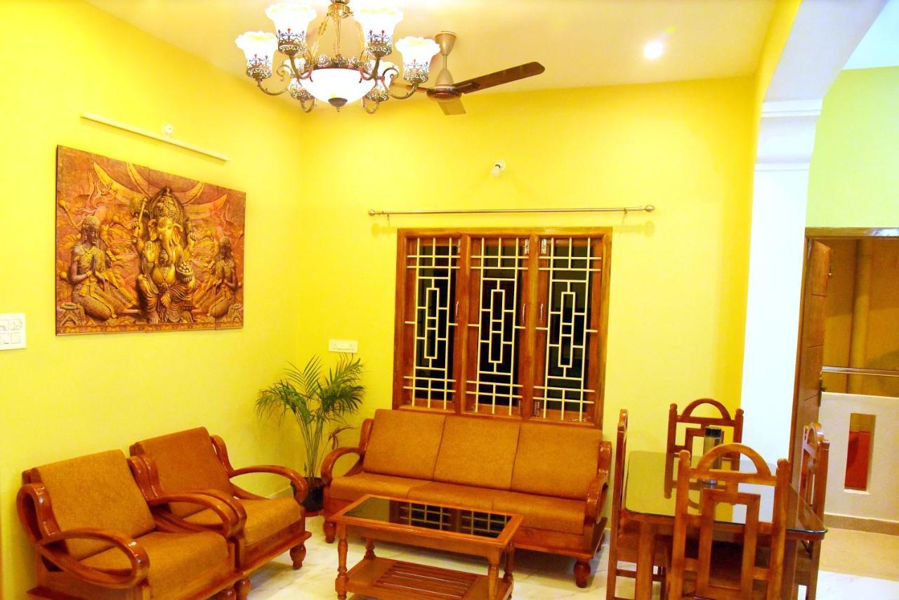 Sri Apartment 2Bhk For Familys Couples Parking A2 Puducherry Buitenkant foto
