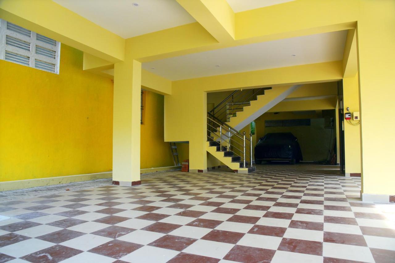 Sri Apartment 2Bhk For Familys Couples Parking A2 Puducherry Buitenkant foto