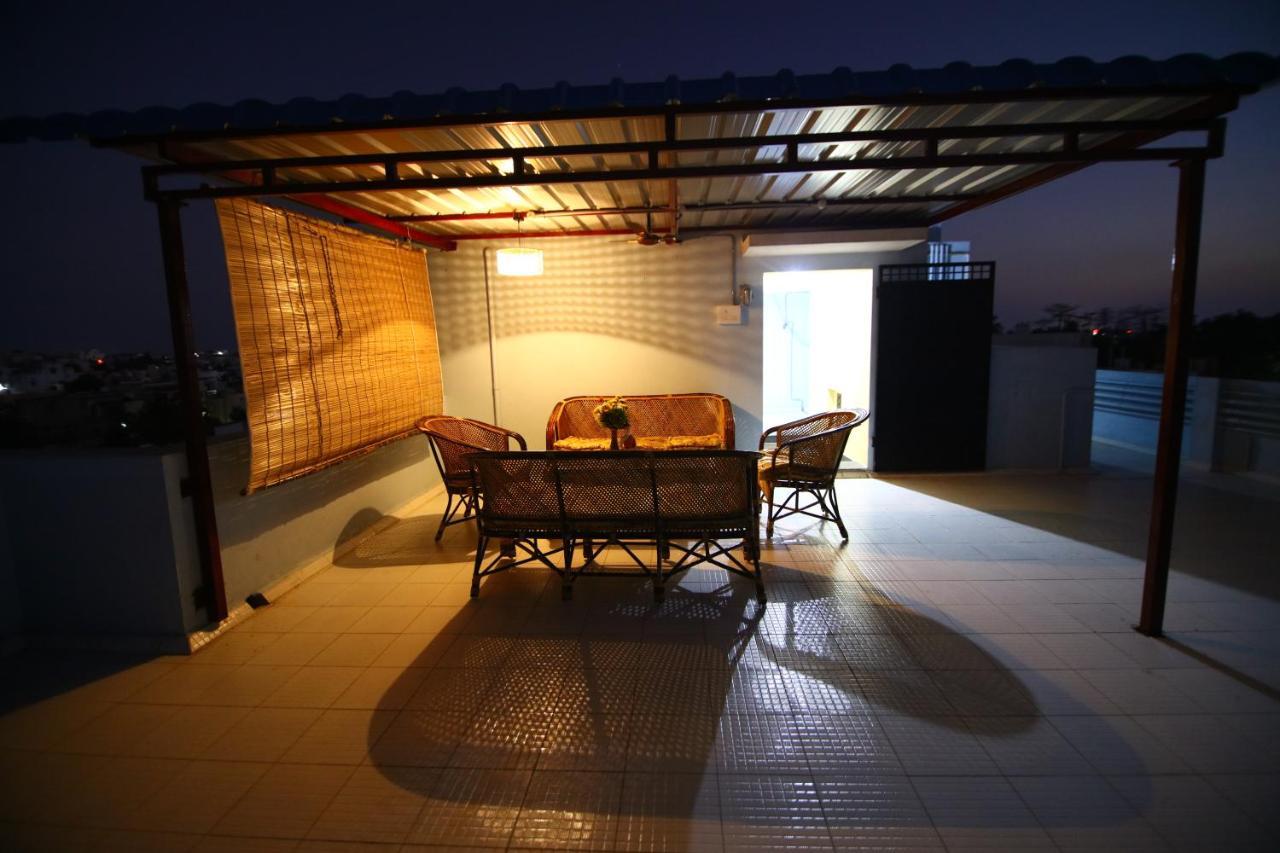 Sri Apartment 2Bhk For Familys Couples Parking A2 Puducherry Buitenkant foto